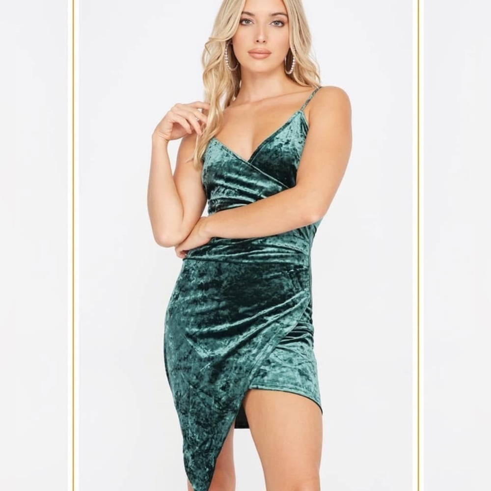 Charlotte Russe Green Crushed Velvet Surplice Asymmetrical Hem Dress. Size L